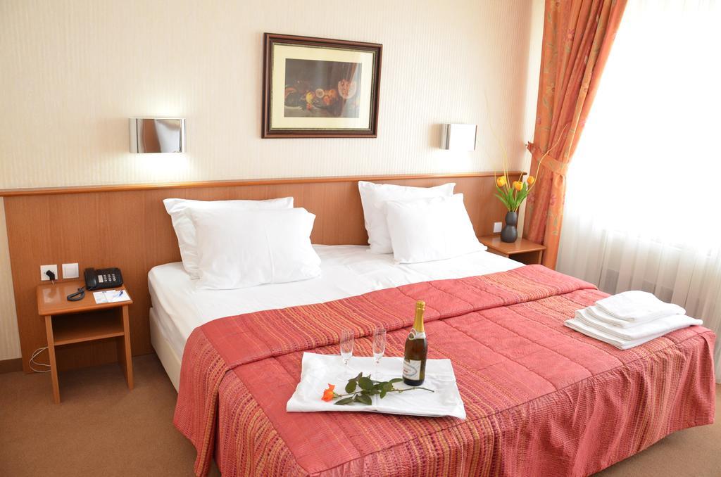 Hotel Bellevue Szkopje Szoba fotó