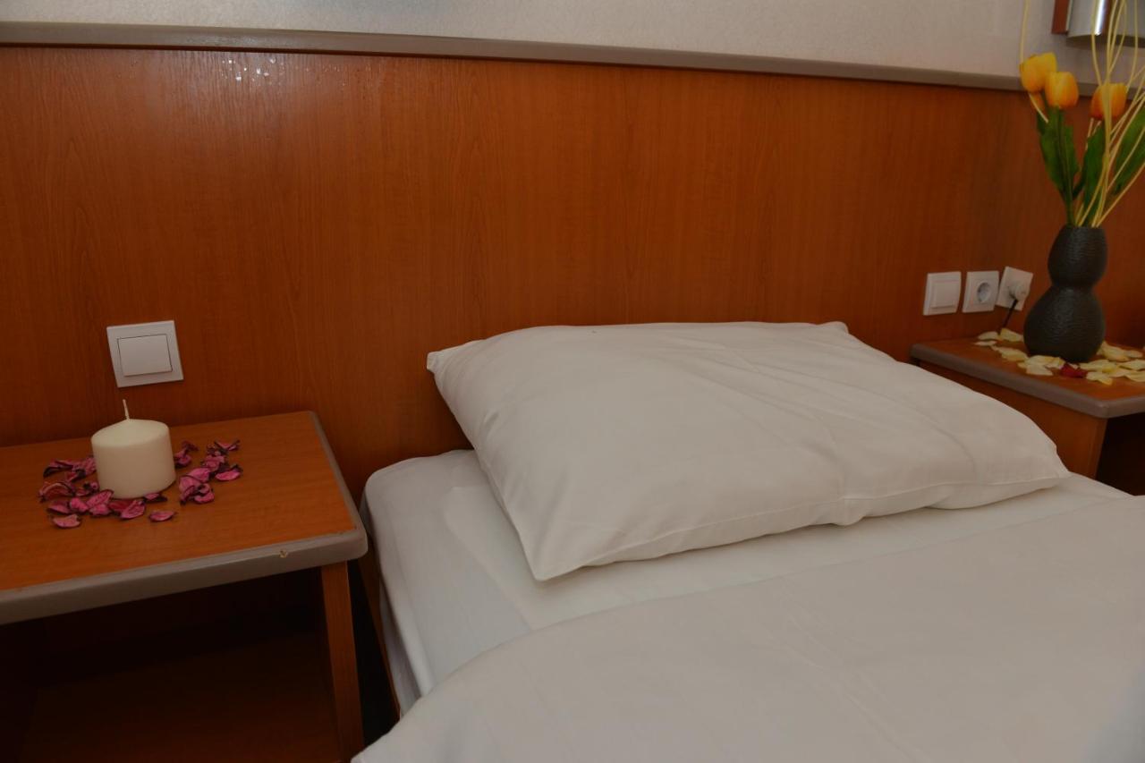 Hotel Bellevue Szkopje Kültér fotó