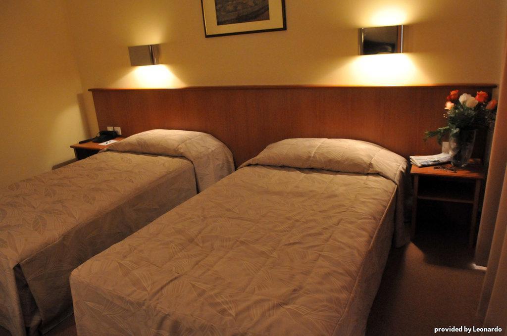 Hotel Bellevue Szkopje Szoba fotó