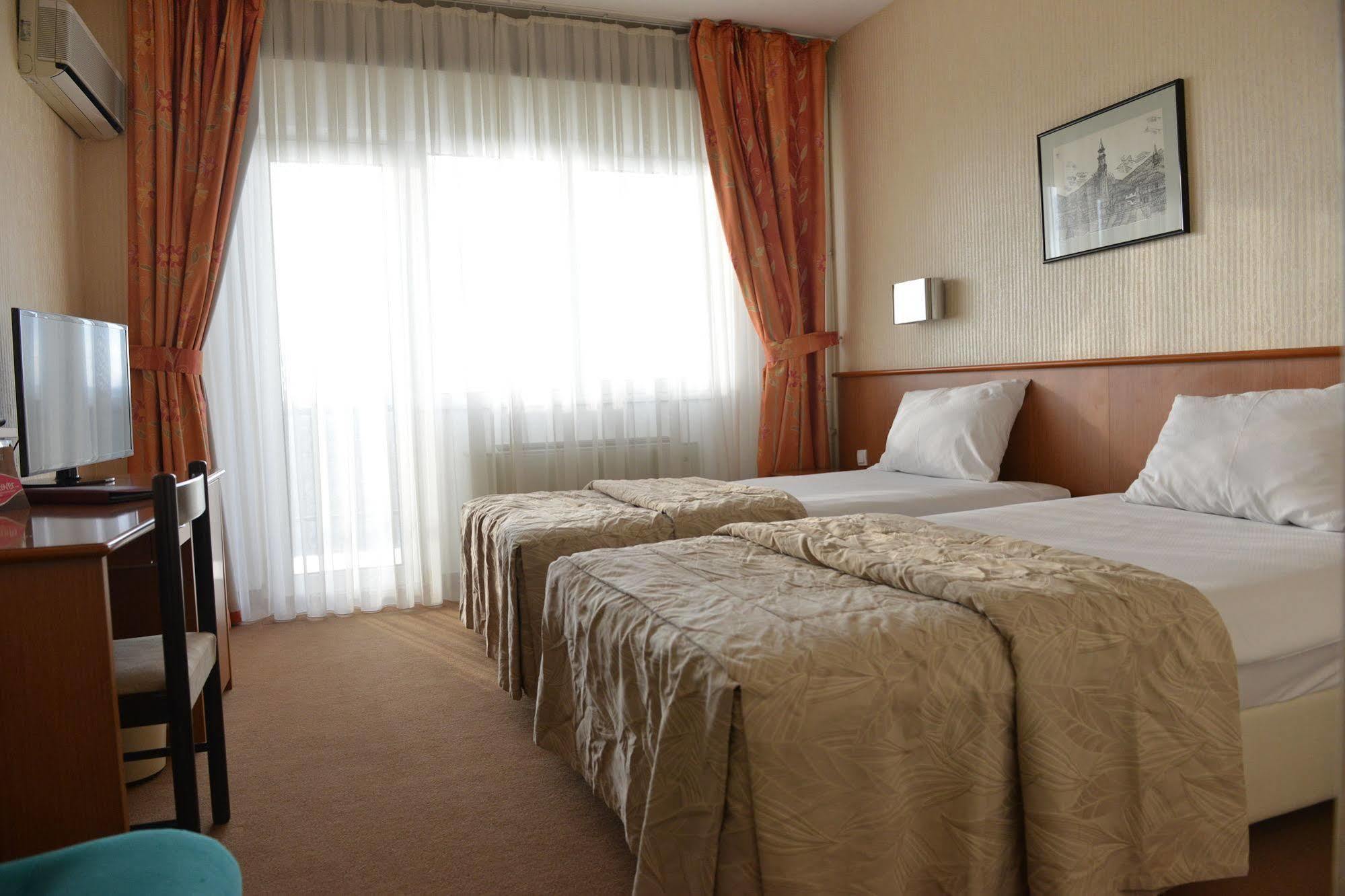 Hotel Bellevue Szkopje Kültér fotó